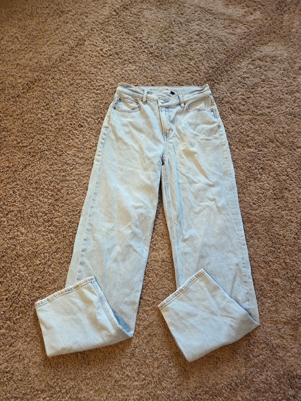 American Eagle highest rise baggy straight crossover light wash denim jeans 4